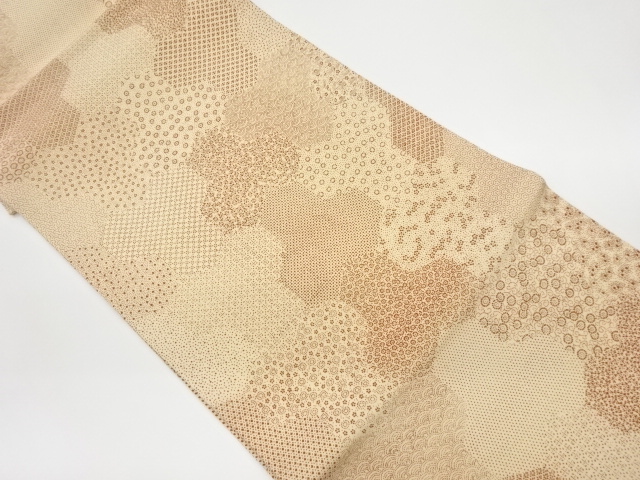 リサイクル　毘沙門亀甲に小花・抽象模様踊り帯